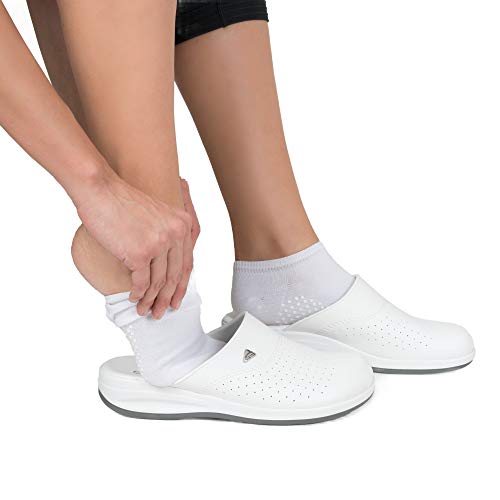 Metkix Non Slip Socks for Women - Non Skid Hospital Socks with Grips for Women, Men, Older, Pregnant, Yoga, Pilates (2 Pack White)